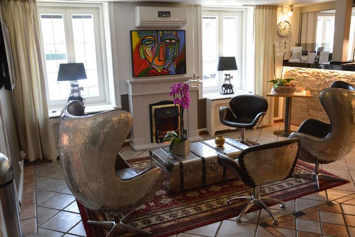 Entrance & Lobby