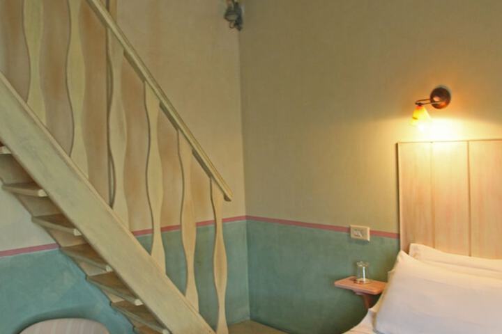 Room 10 of 36