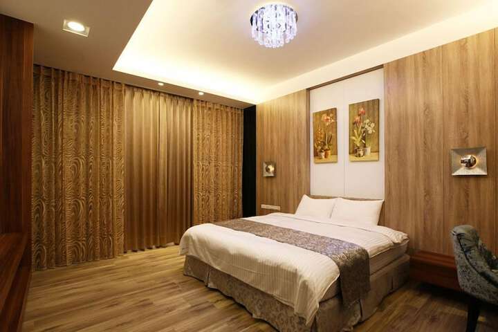 Room 12 of 30