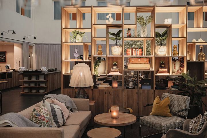 Guest Lobby