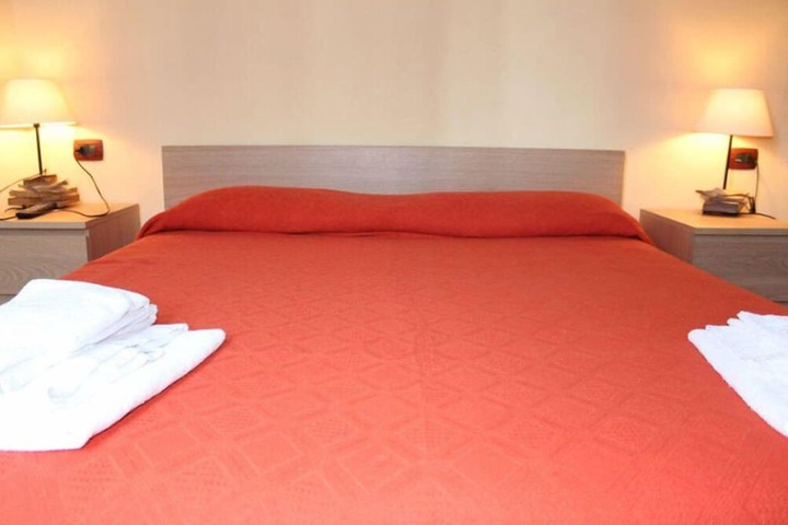 Room 6 of 40