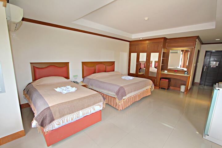 Room 6 of 51
