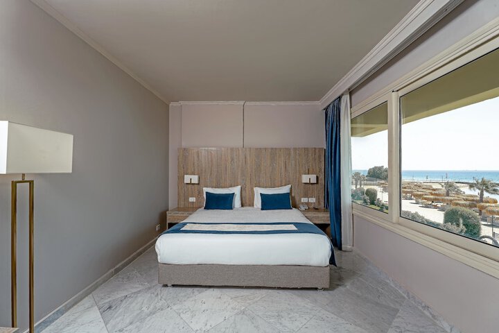 Room 54 of 204