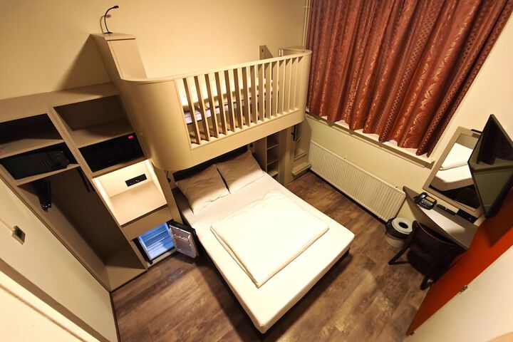 Room 54 of 118