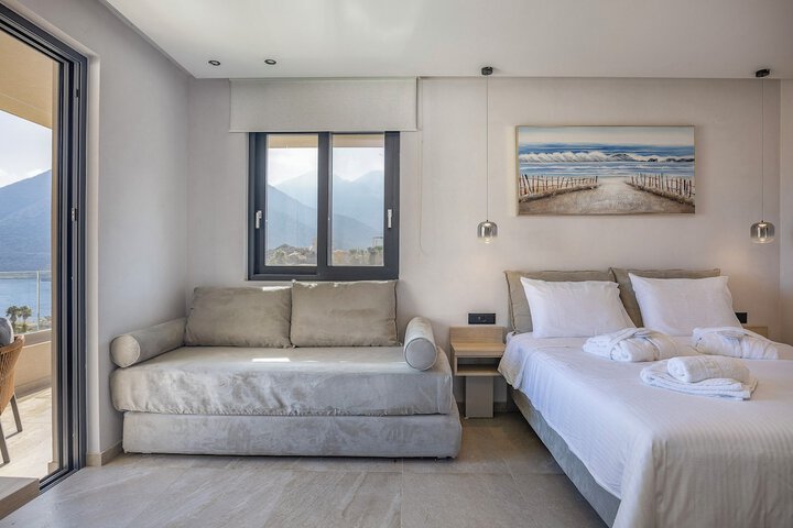 Room 44 of 146