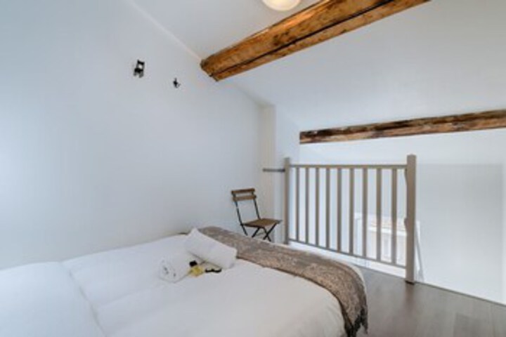 Room 5 of 14