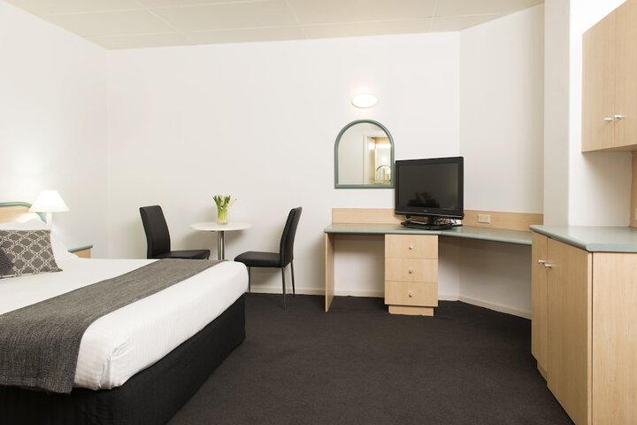 Room 8 of 27