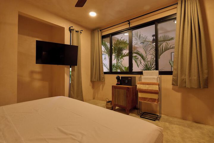Room 11 of 27