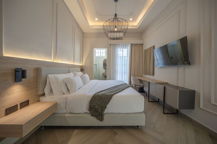 Room 9 of 43