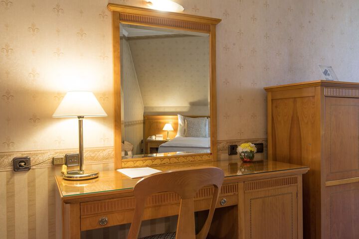 Room 25 of 82