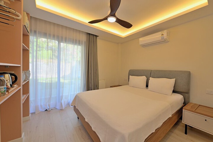 Room 10 of 29