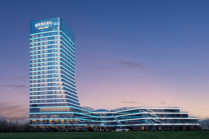 Photo of Crowne Plaza Linyi Olympic Sports Centre by IHG