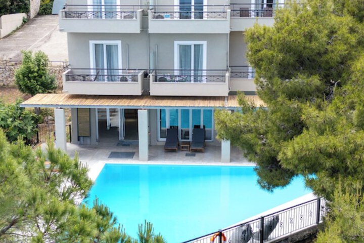 Hotel 44 of 60