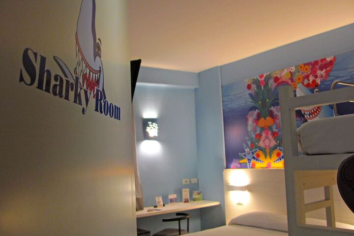 Room 7 of 92