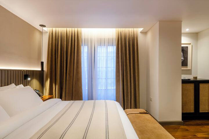 Room 4 of 32