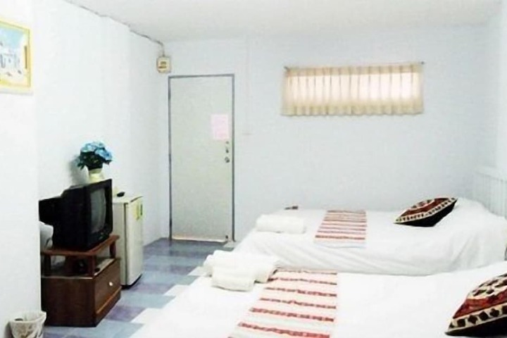 Room 25 of 38