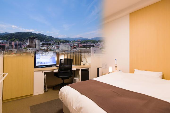 Room 16 of 100