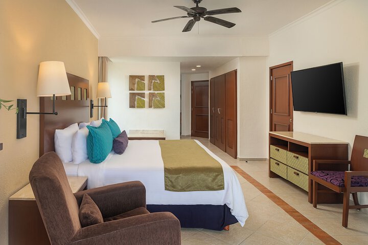 Room 6 of 122