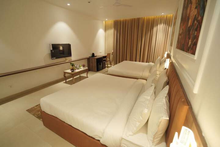 Room 25 of 102