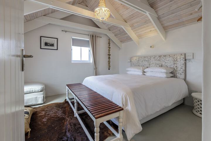 Room 2 of 23