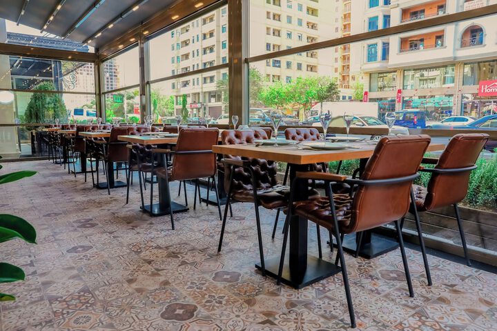 Dining 21 of 24