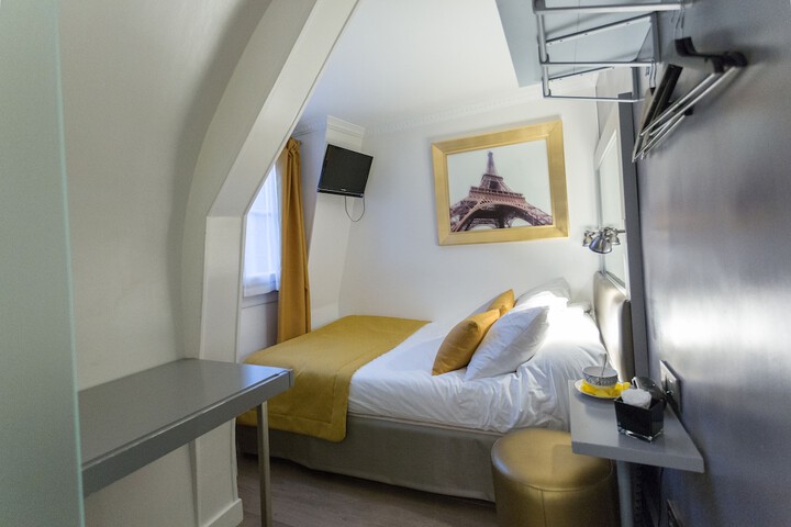 Room 10 of 38