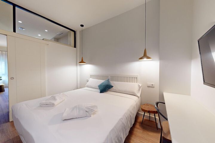 Room 4 of 83