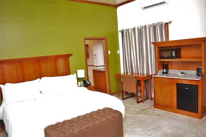 Room 10 of 27