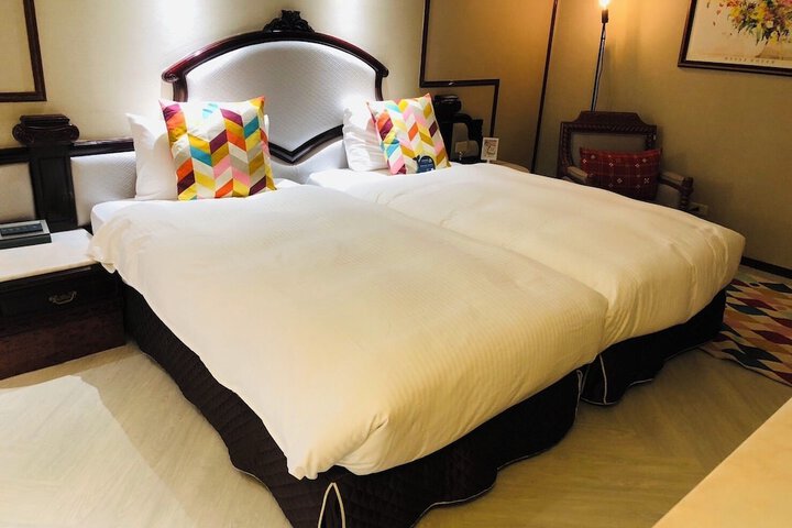 Room 32 of 40