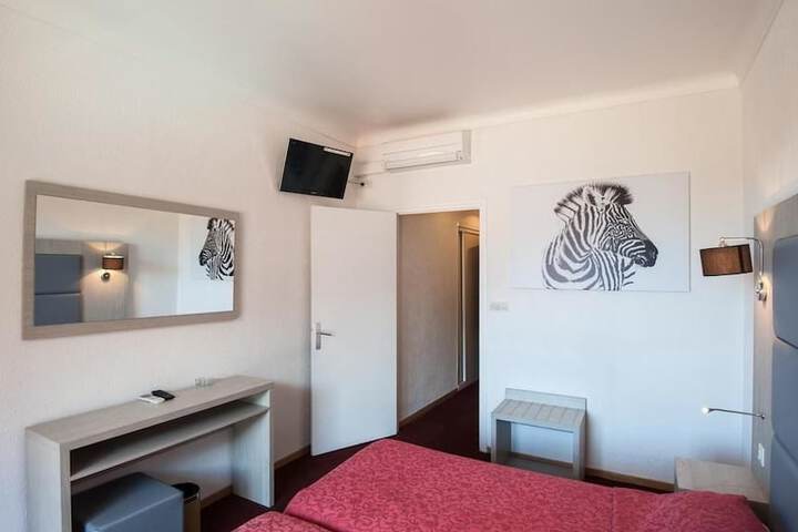 Room 6 of 37