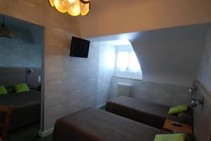 Room 11 of 20