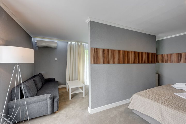 Room 14 of 34