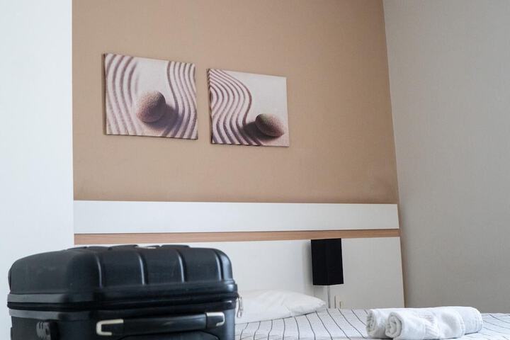 Room 14 of 16