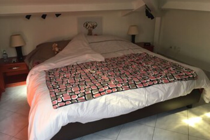 Room 27 of 37