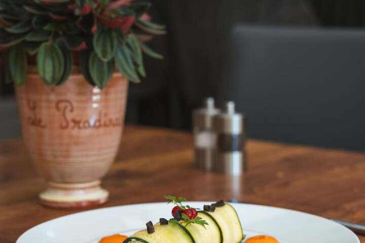 Dining 49 of 66