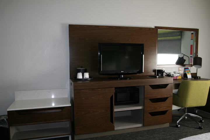 1 King Bed (5 of 28)