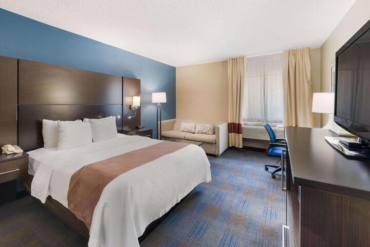 Double Bed Accessible (8 of 17)