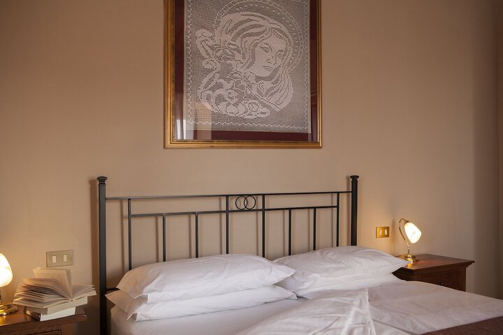 Room 9 of 50
