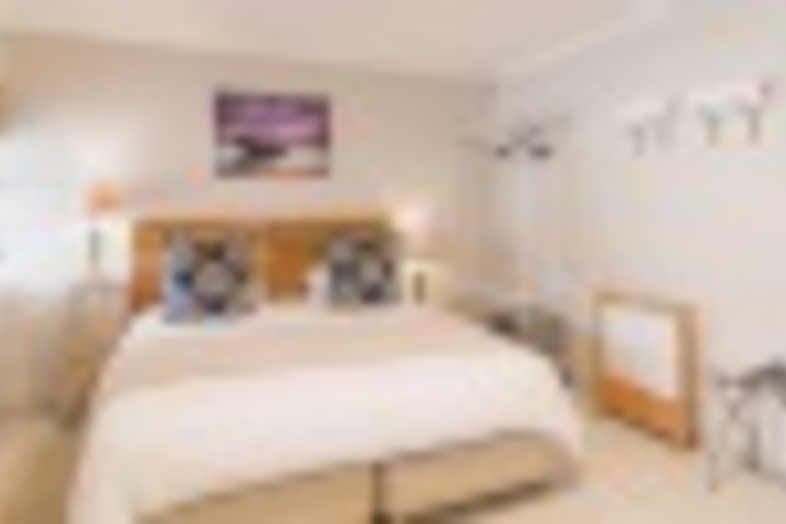 Room 76 of 648