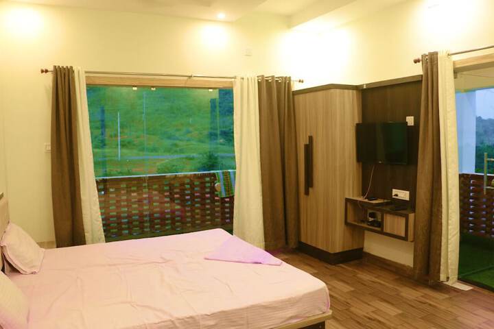Room 2 of 125