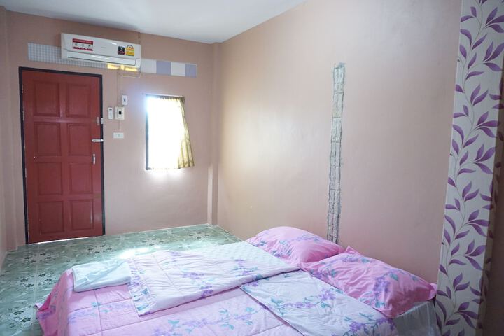 Room 5 of 16
