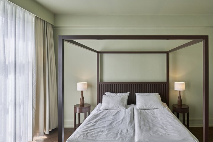 Room 10 of 97