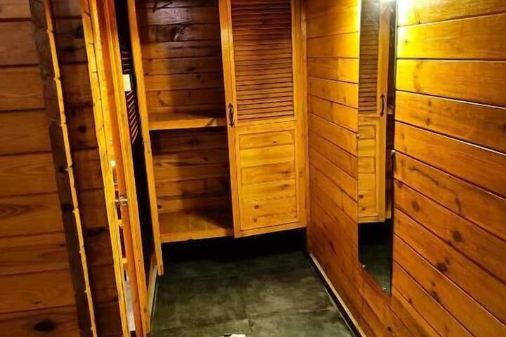 Room 16 of 49