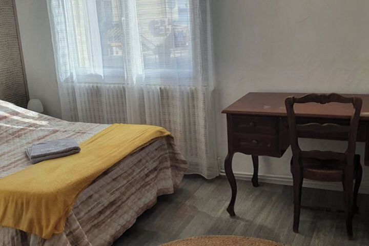 Room 4 of 16