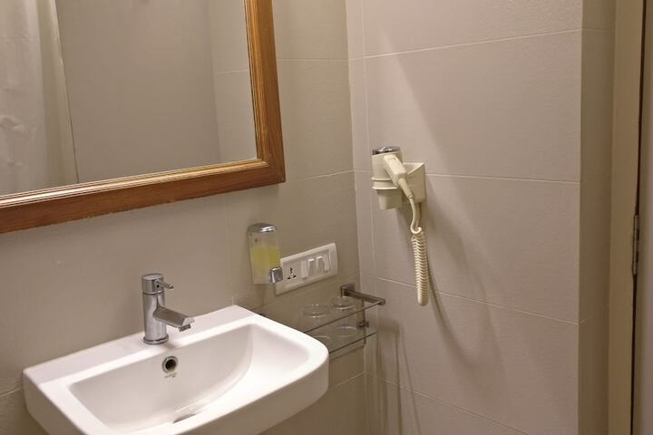 Room 8 of 64