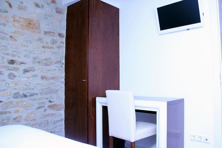 Room 7 of 42