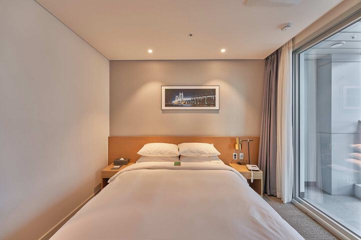 Room 15 of 26
