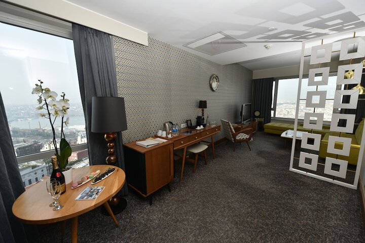 Room 2 of 61