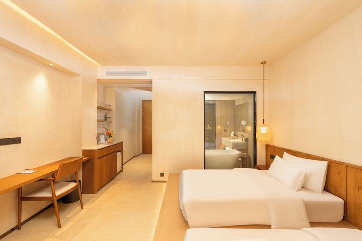 Room 9 of 38
