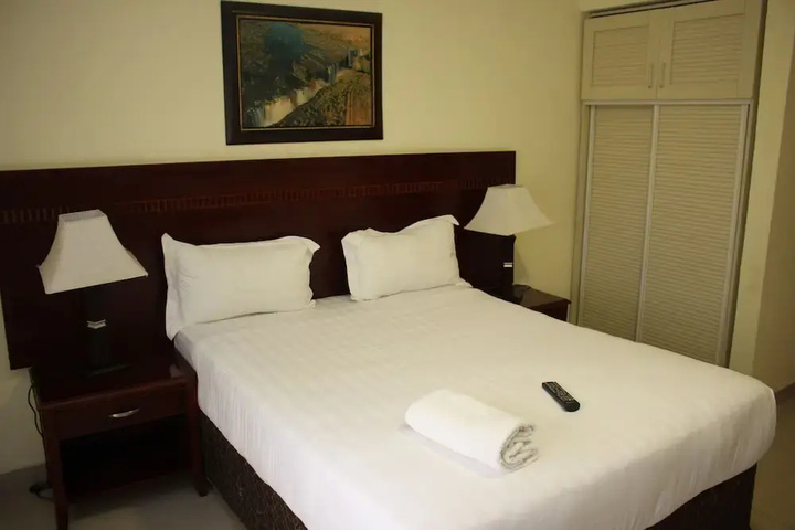 Room 4 of 16